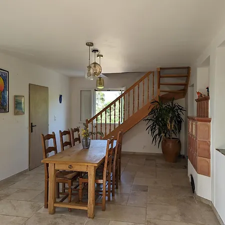 Maison Paisible Au Bord Du Сasa de vacaciones *