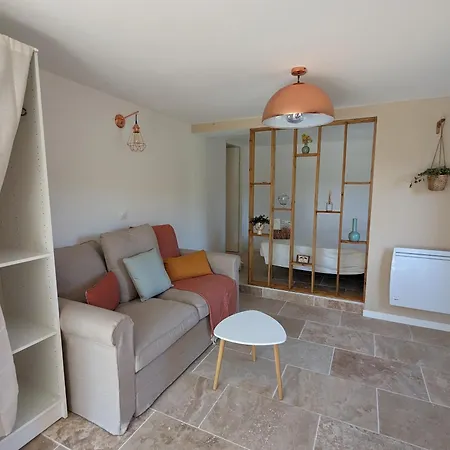 Maison Paisible Au Bord Du *